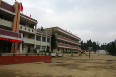 三股水小学教学楼.jpg